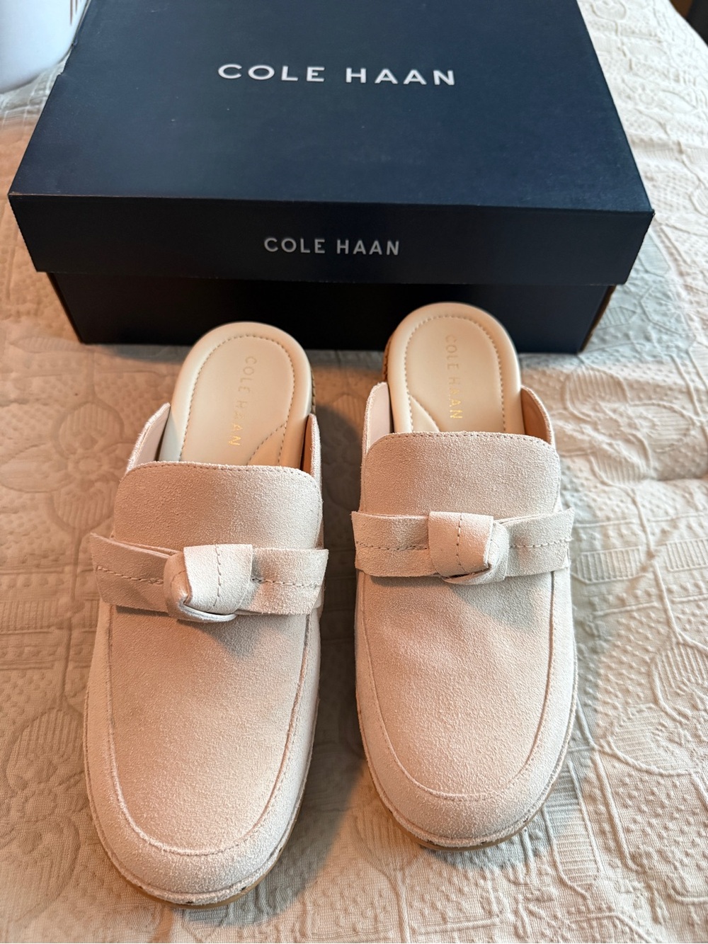 Cole Haan Women's Suede clogs Brand new sz 8 “All day Bow” super comfy